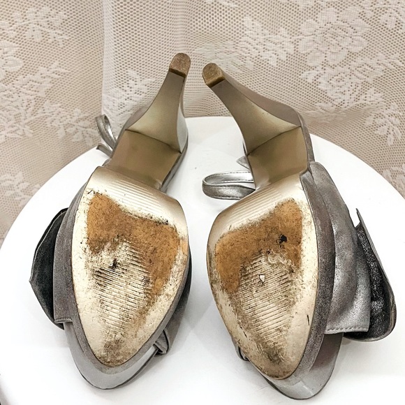 🤍Carlos Santana Sliver Bow Heels🤍 - Picture 7 of 7